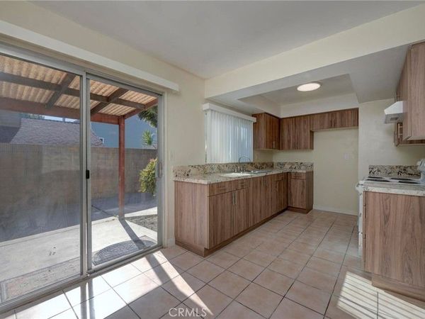25834 Viana Avenue, Unit 5, Lomita, CA 90717
