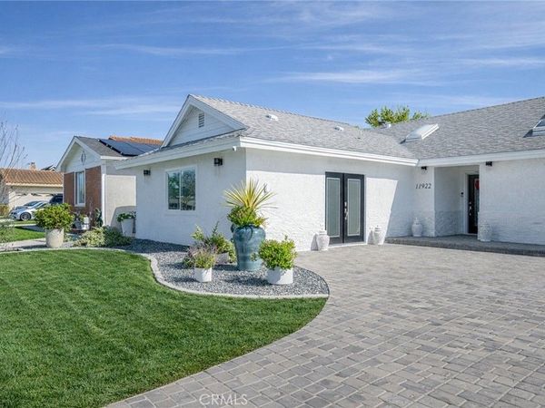 11922 Reagan St., Los Alamitos, CA 90720