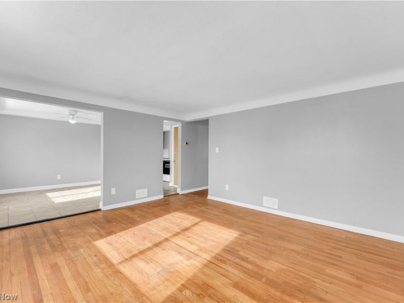 10725 Vernon Avenue, Unit 2/UP, Garfield Heights, OH 44125 Photo 5