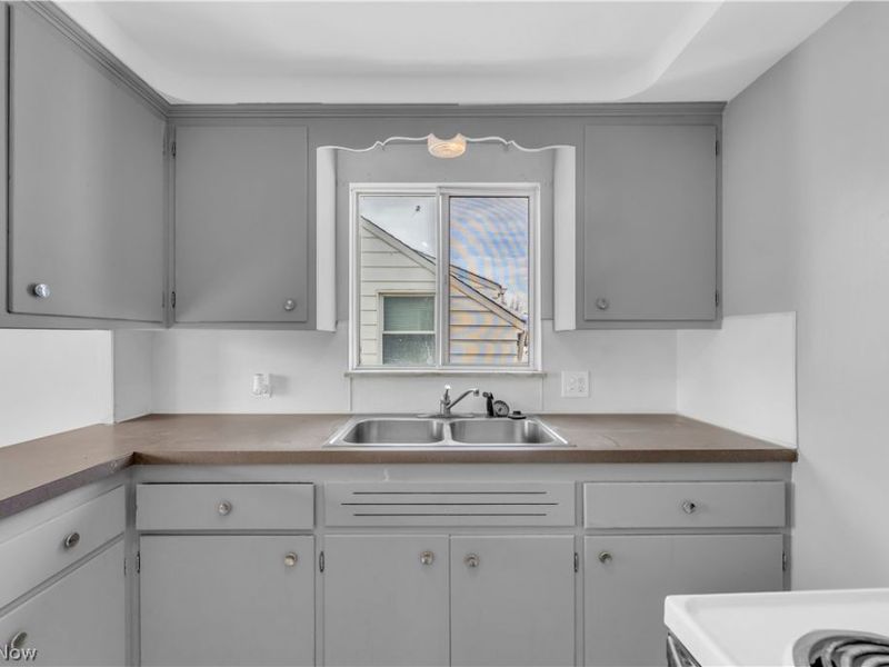 10725 Vernon Avenue, Unit 2/UP, Garfield Heights, OH 44125 Photo 7