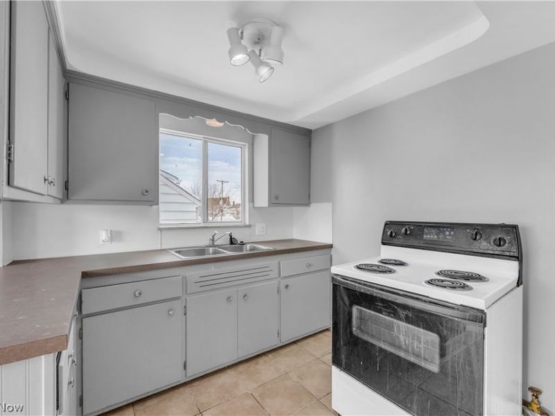 10725 Vernon Avenue, Unit 2/UP, Garfield Heights, OH 44125 Photo 8