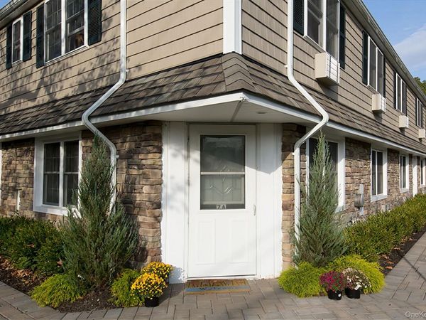 140 Orinoco Drive , Unit 02, Brightwaters, NY 11718