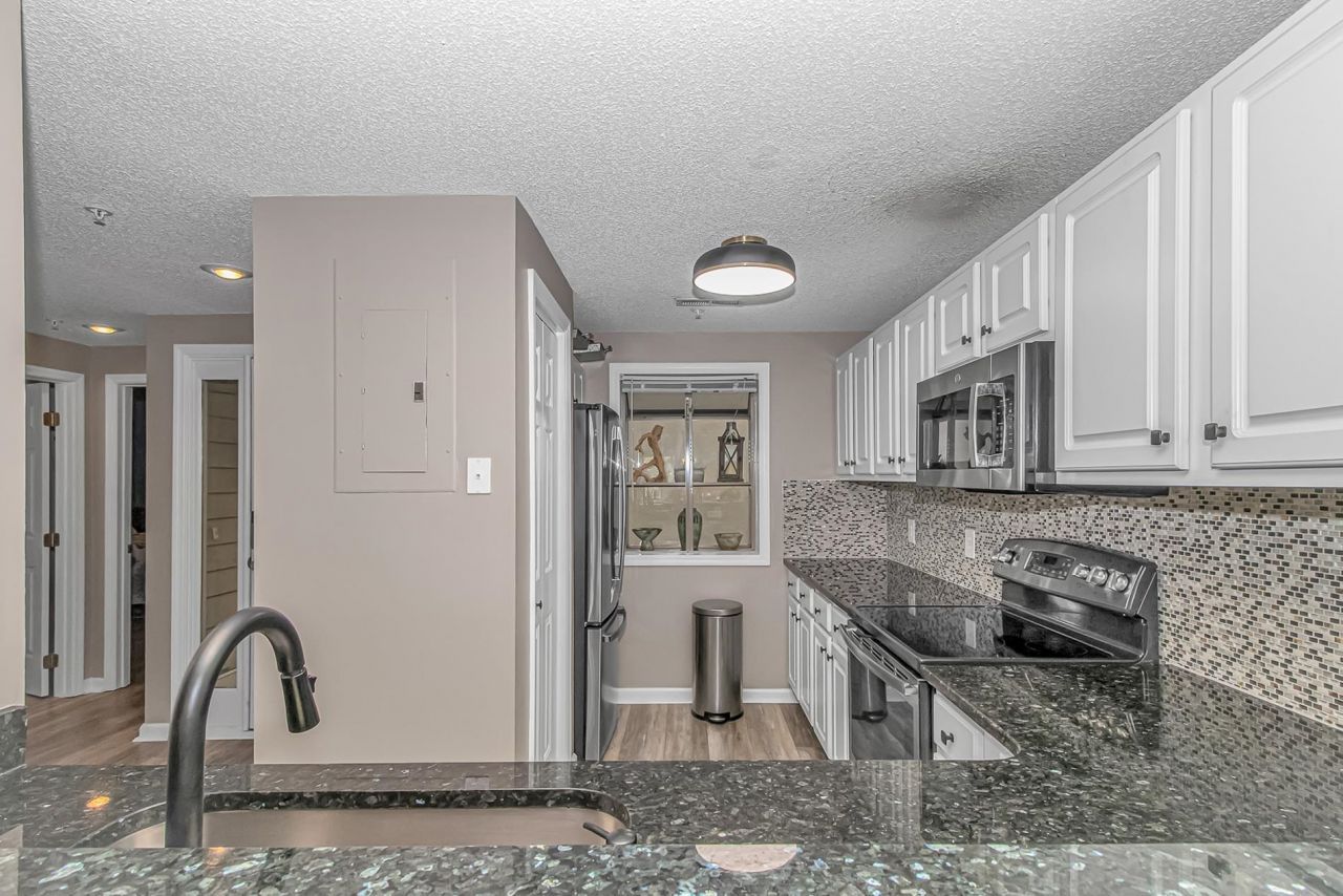 1401 Lighthouse Dr. Photo 8