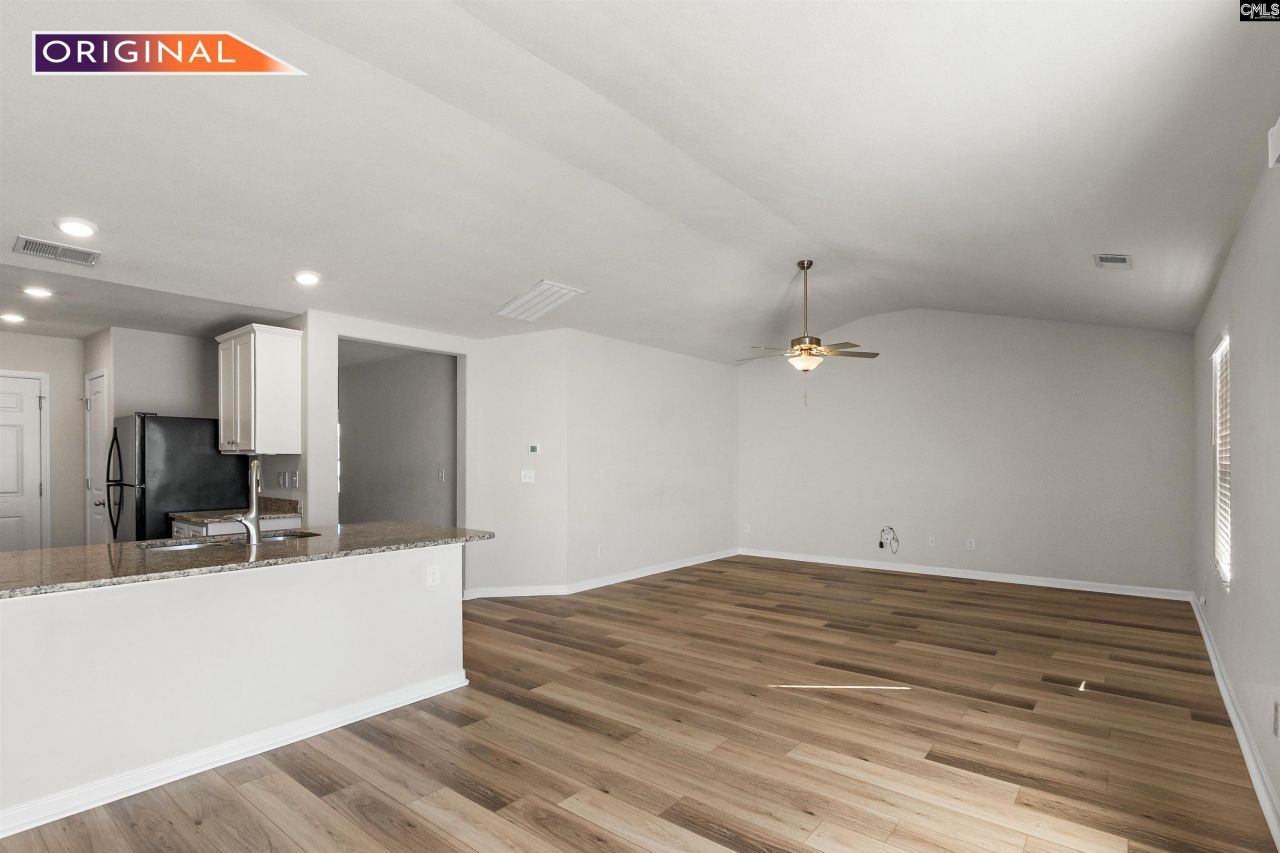 1323 Clemons Lane  Photo 4