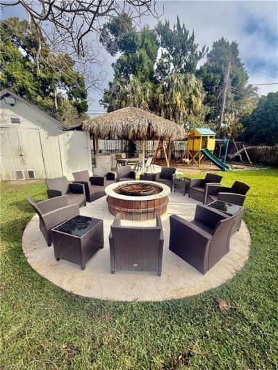 733 Pine Cone Ln, Naples, FL 34104 Photo