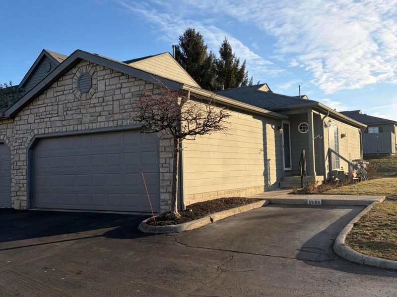 5698 Blendon Place Drive, Unit 74E, Columbus, OH 43230 Photo 1
