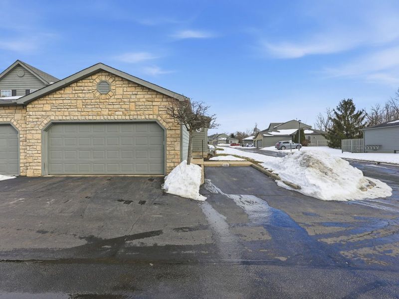 5698 Blendon Place Drive, Unit 74E, Columbus, OH 43230 Photo 4