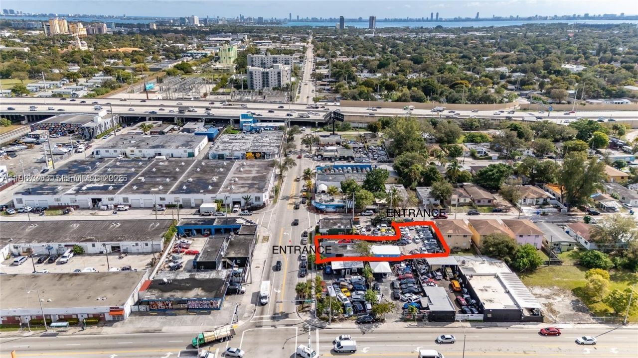 680 NW 71st St, Miami, FL 33150 Main Photo