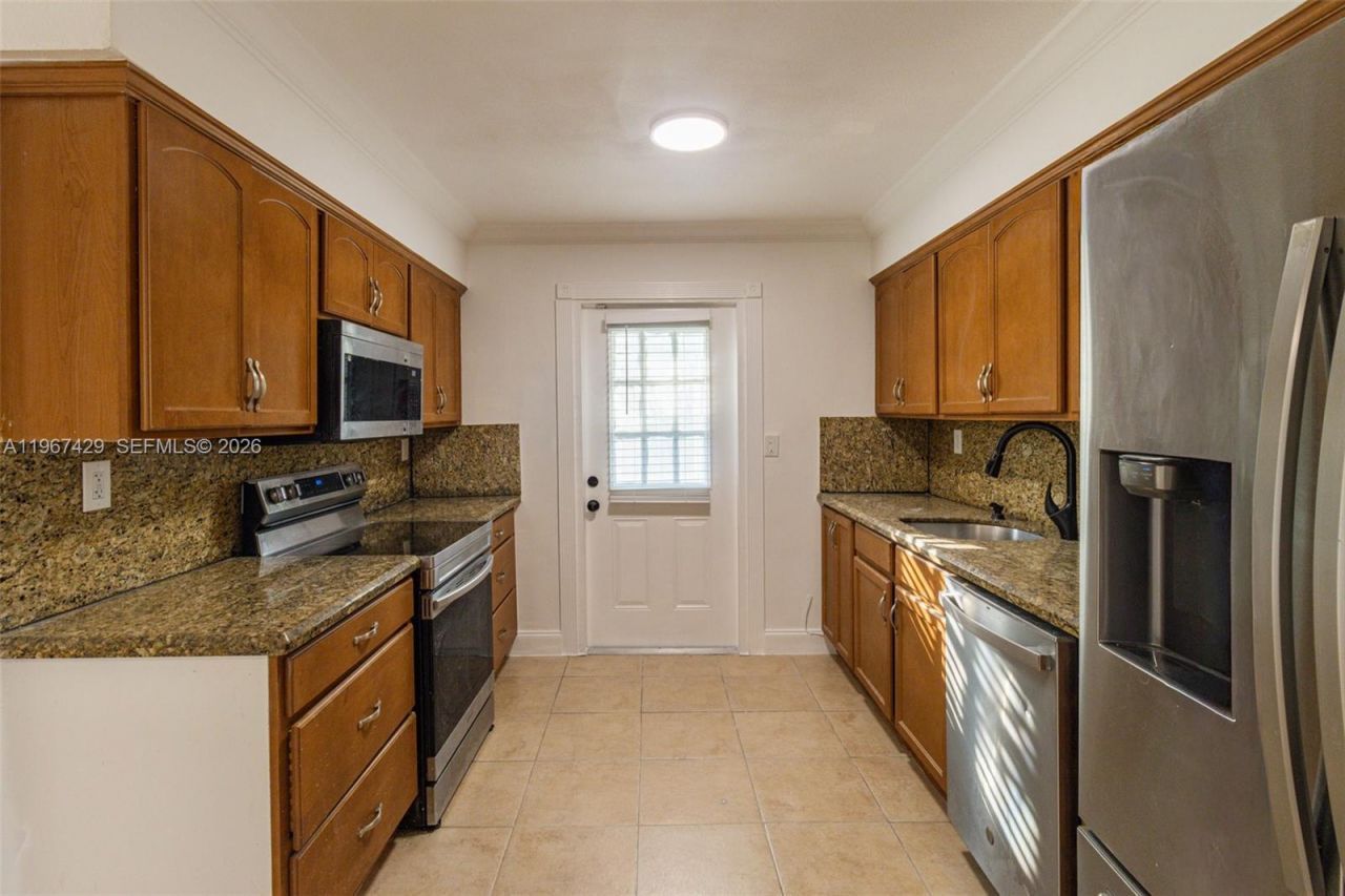 1518 NW 65th St, Miami, FL 33147 Photo