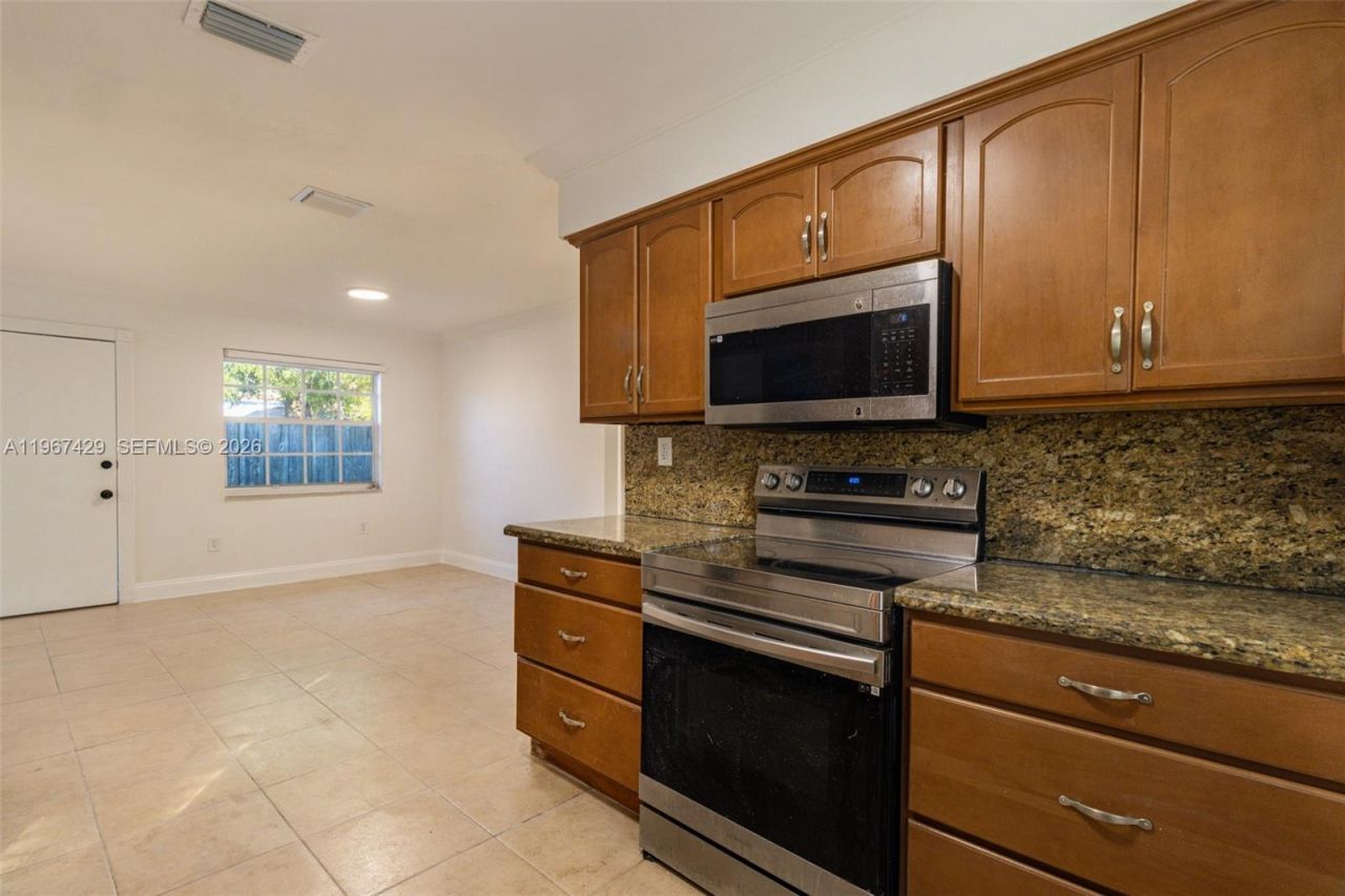 1518 NW 65th St, Miami, FL 33147 Photo