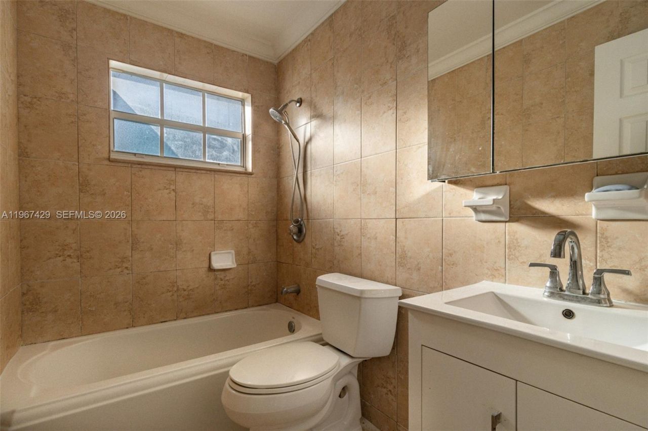 1518 NW 65th St, Miami, FL 33147 Photo