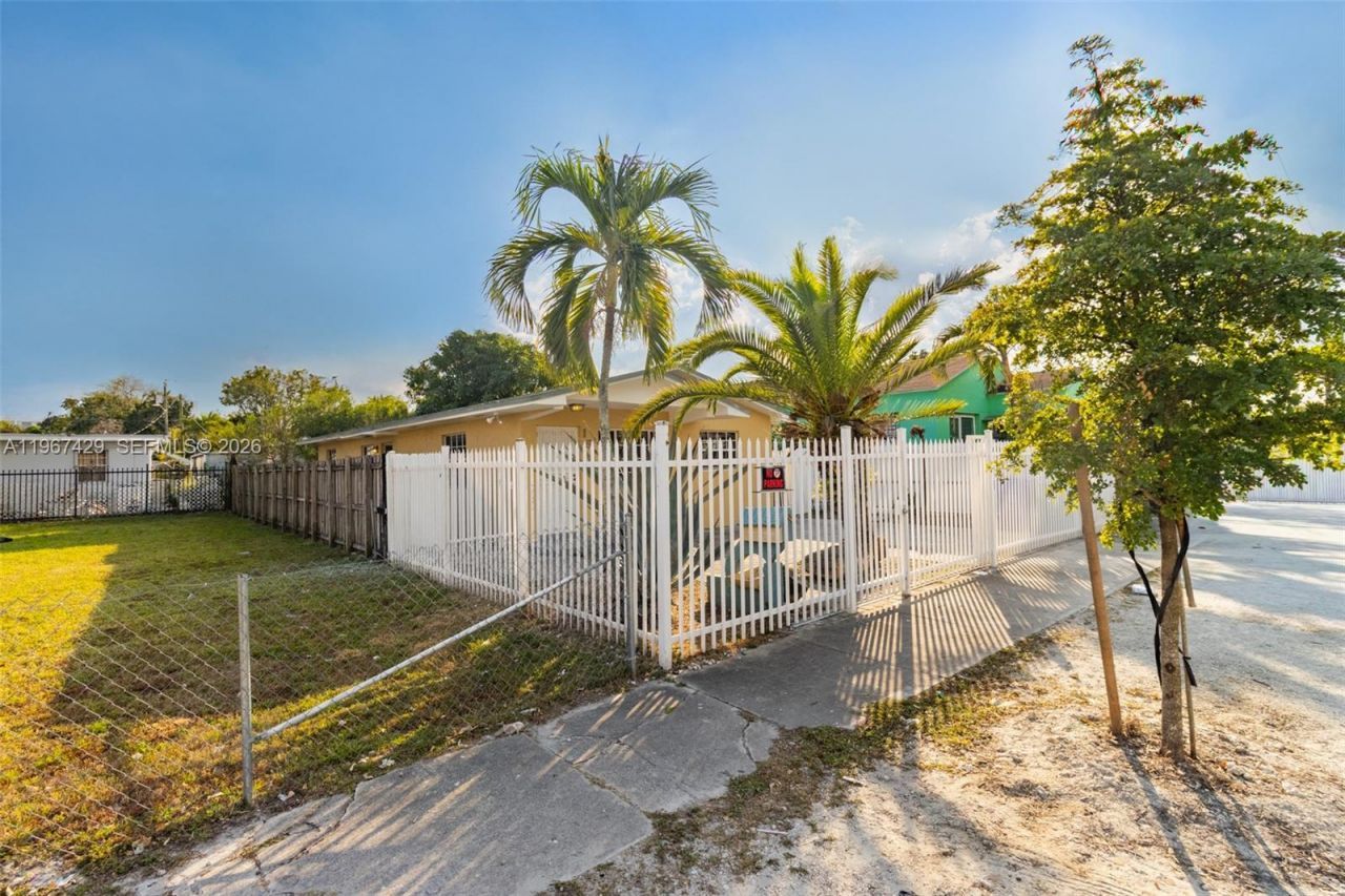 1518 NW 65th St, Miami, FL 33147 Photo