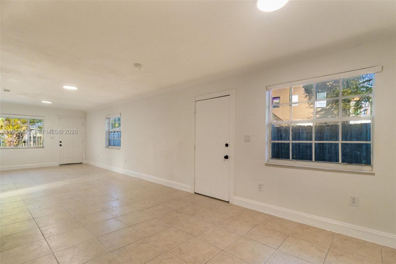 1518 NW 65th St, Miami, FL 33147 Photo