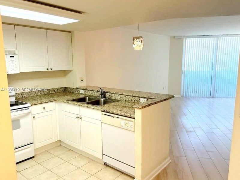 19501 W Country Club Dr, Unit 2611, Aventura, FL 33180 Photo