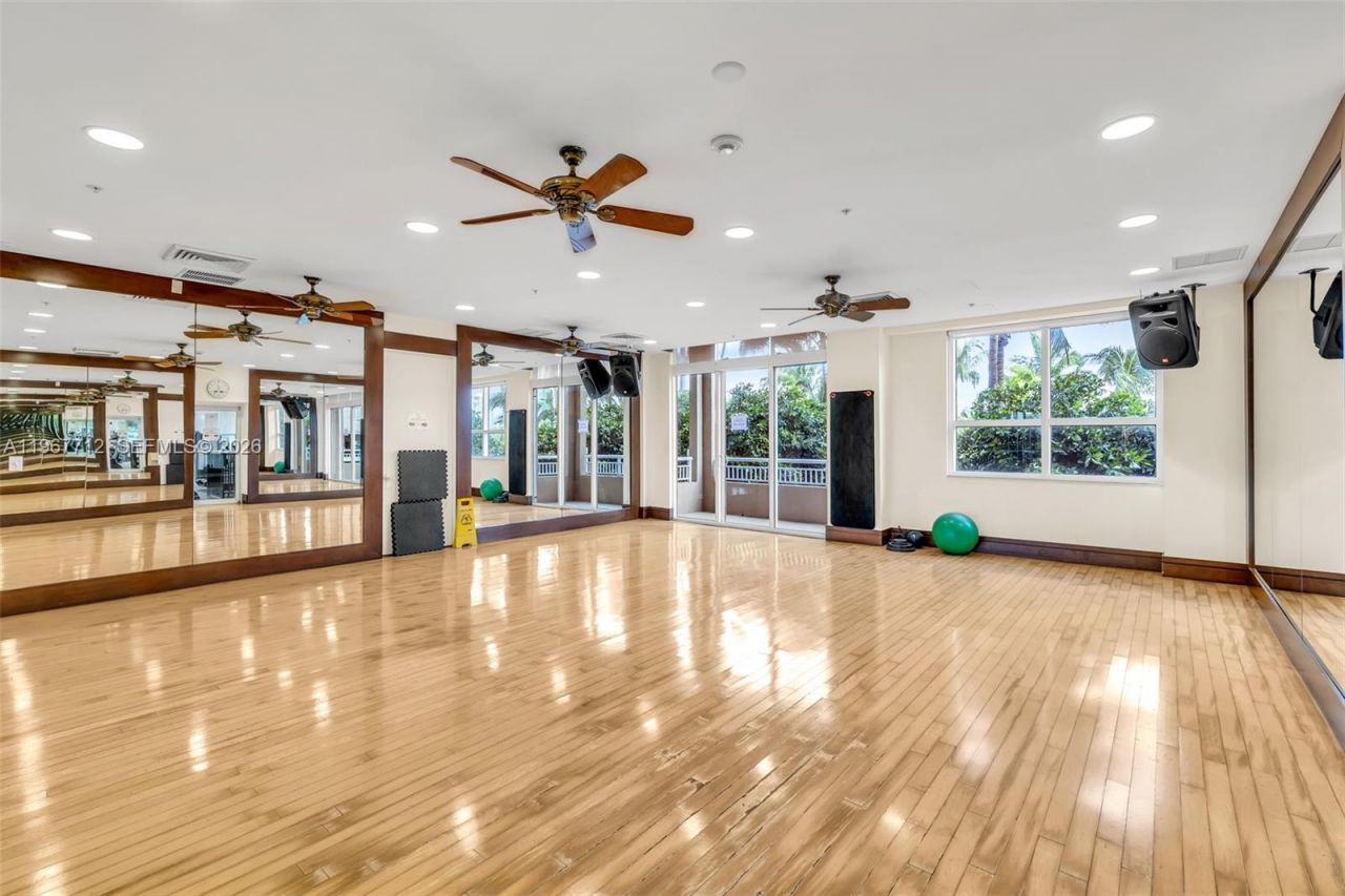 19501 W Country Club Dr, Unit 2611, Aventura, FL 33180 Photo