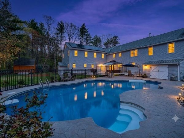 11 Longwood Dr, Lunenburg, MA 01462