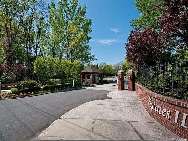 91 Duckpond Drive , Manhasset, NY 11030