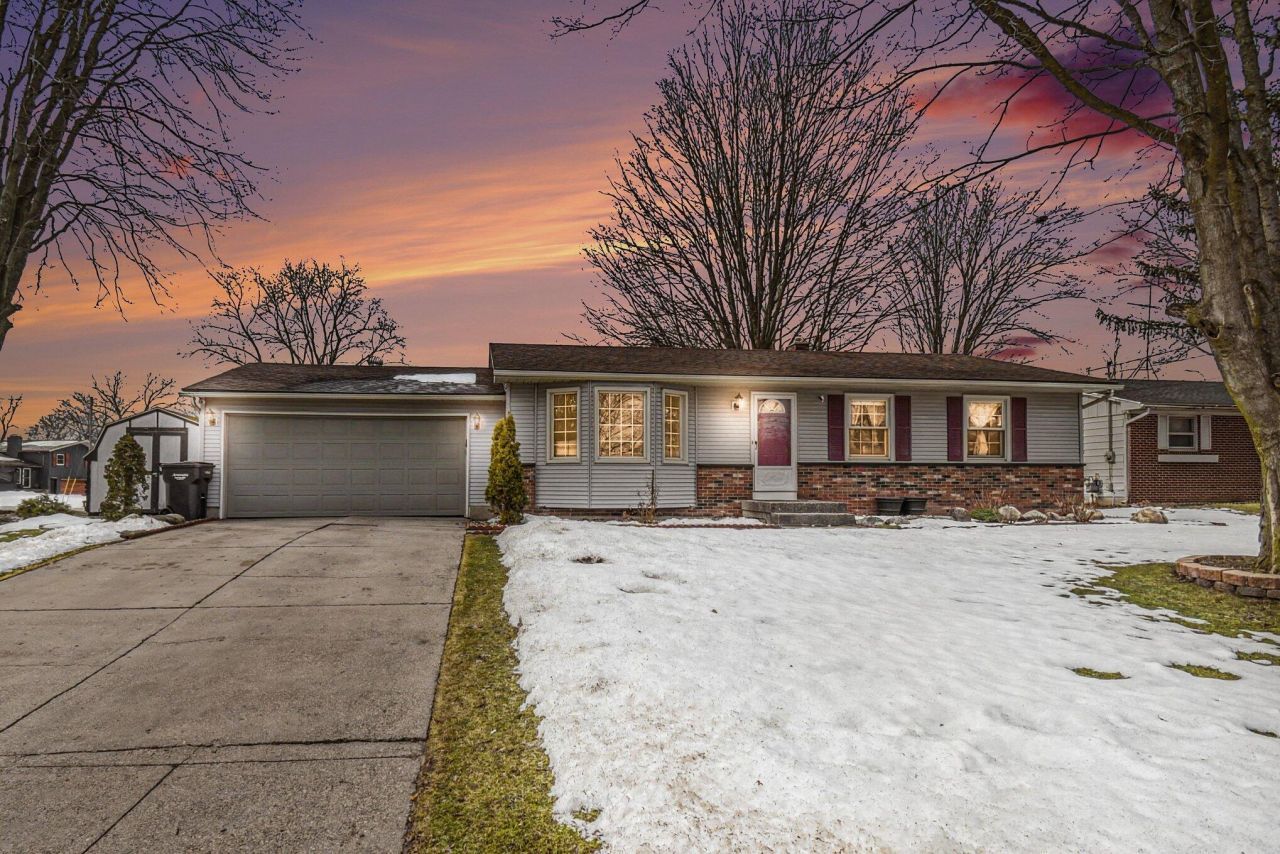 5541 Bonnie Avenue Se, Kentwood, MI 49508 Main Photo