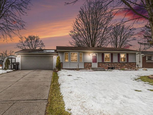 5541 Bonnie Avenue SE, Kentwood, MI 49508