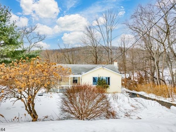 10 Lake Shore Rd, Hardyston, NJ 07460