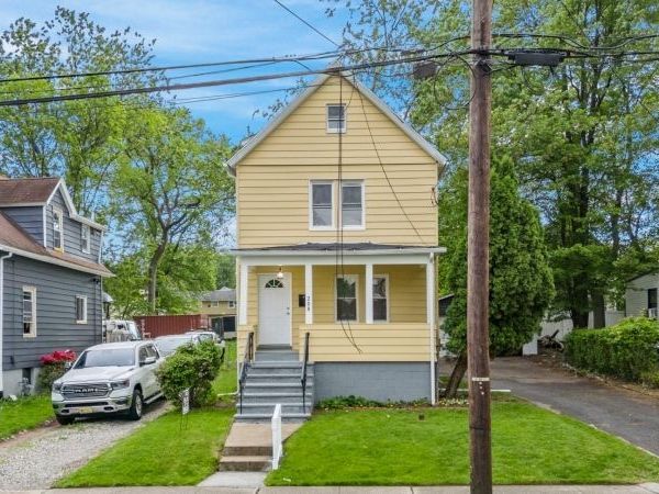 208 E 8Th Ave, Roselle, NJ 07203