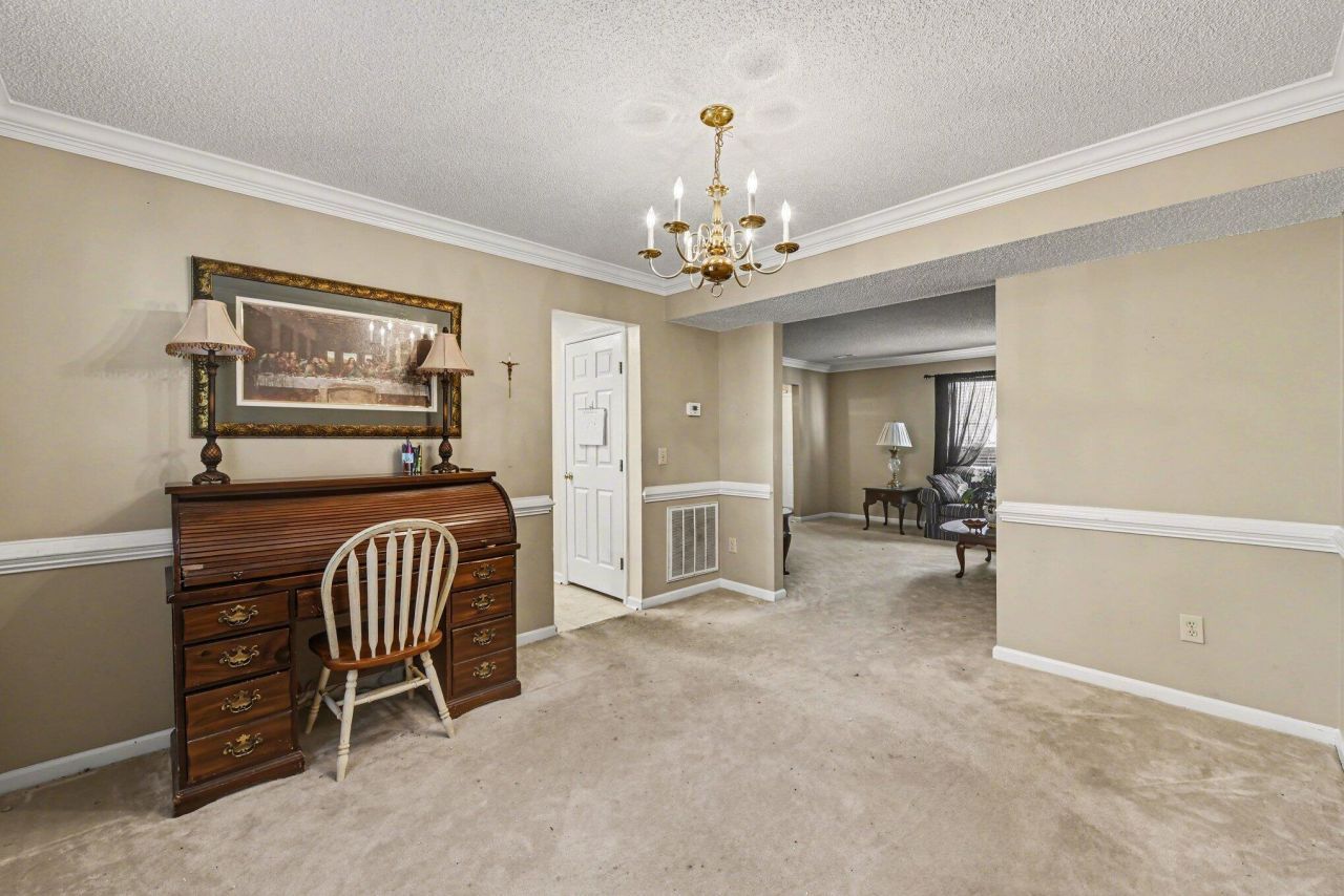 104 N Pembroke Drive Photo 12