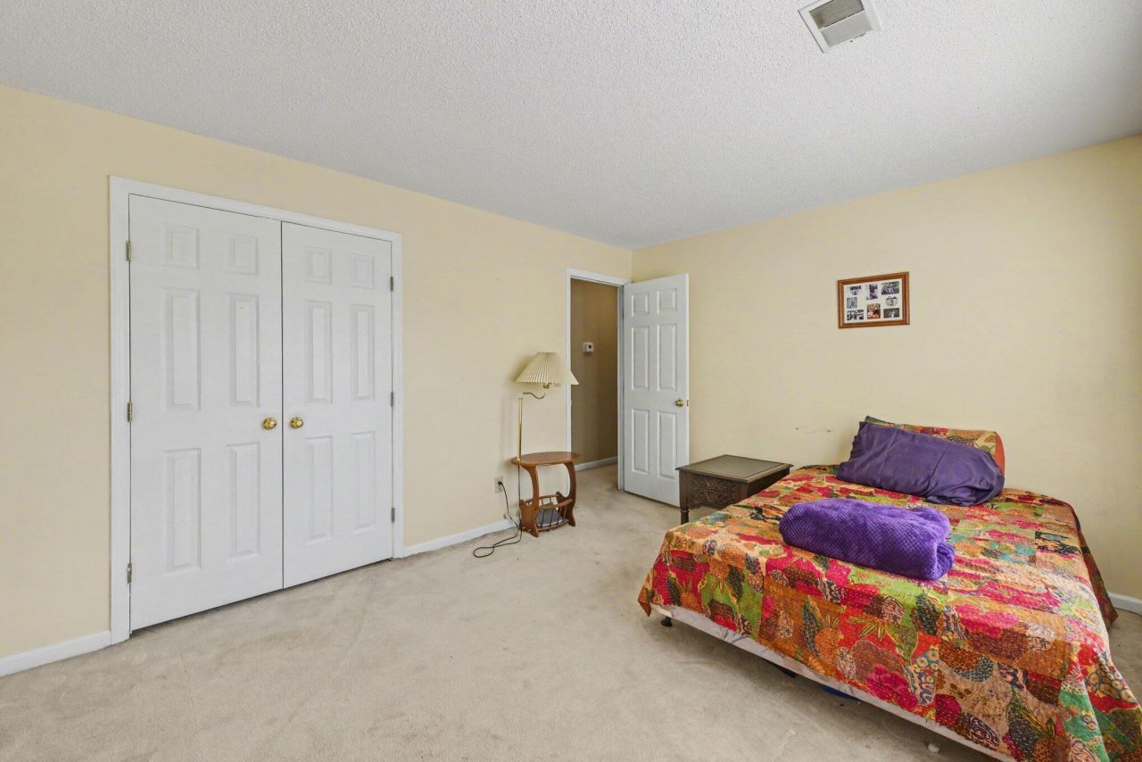 104 N Pembroke Drive Photo 21