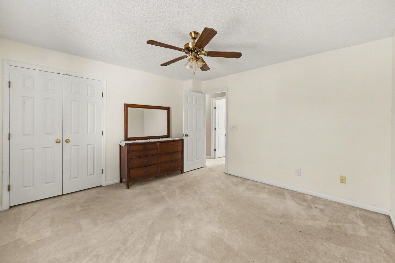 104 N Pembroke Drive Photo 24