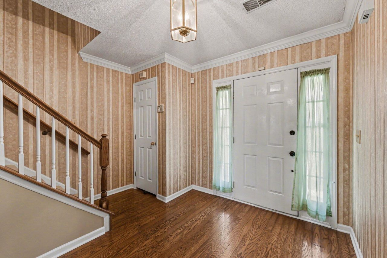 104 N Pembroke Drive Photo 5