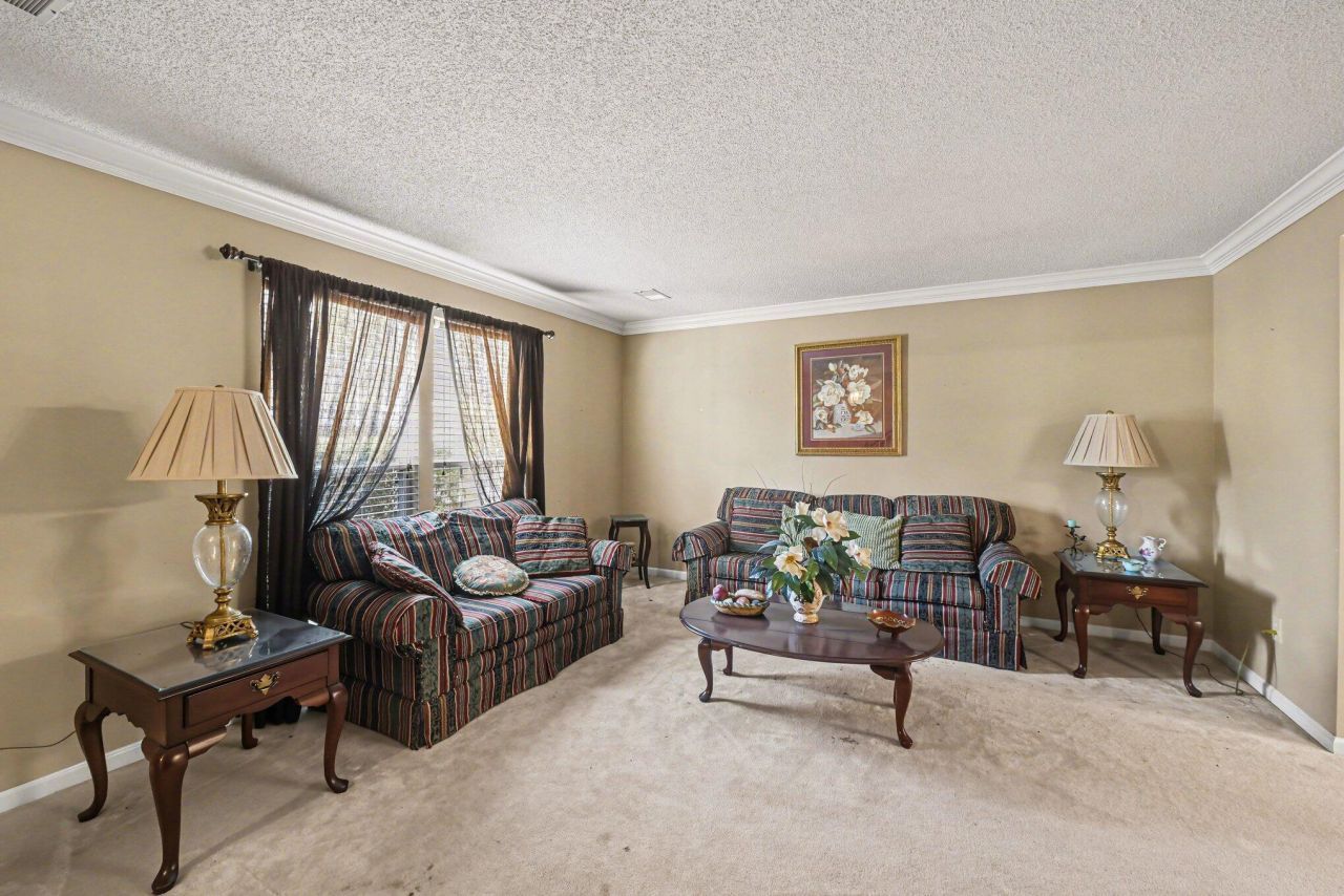 104 N Pembroke Drive Photo 9