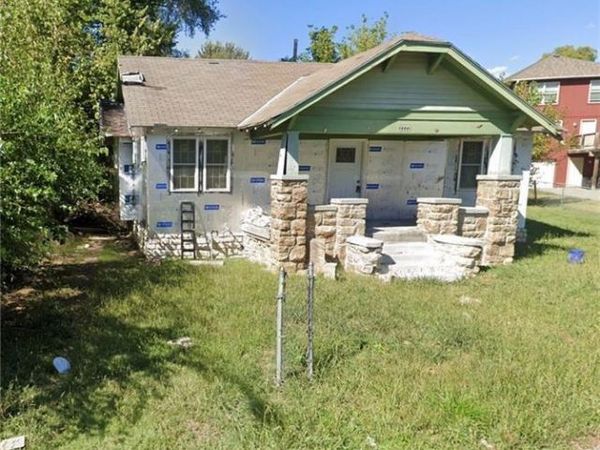 2222 Hickam Drive, Kansas City, KS 66104