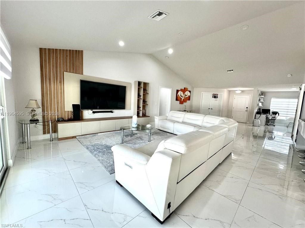 1137 NE 4th Pl, Cape Coral, FL 33909 Photo