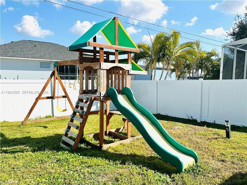 1137 NE 4th Pl, Cape Coral, FL 33909 Photo