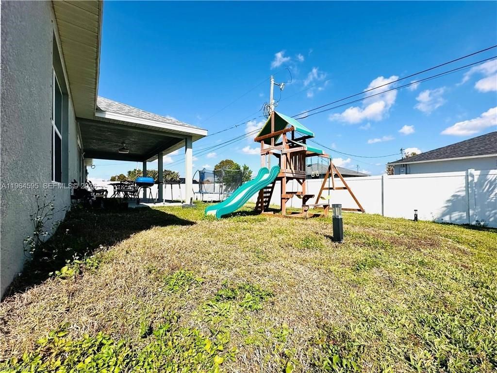 1137 NE 4th Pl, Cape Coral, FL 33909 Photo