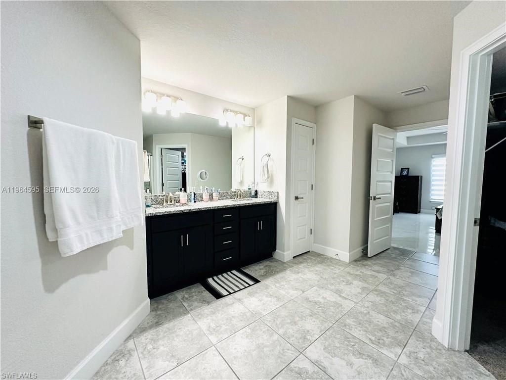 1137 NE 4th Pl, Cape Coral, FL 33909 Photo