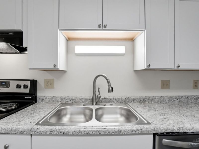 3594 Homelawn Avenue, Unit 14, Cheviot, OH 45211 Photo 12