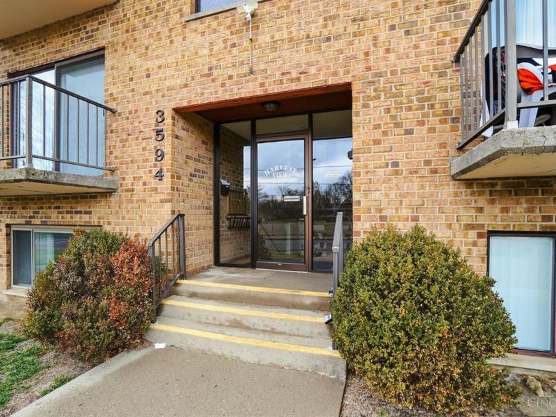 3594 Homelawn Avenue, Unit 14, Cheviot, OH 45211 Photo 2