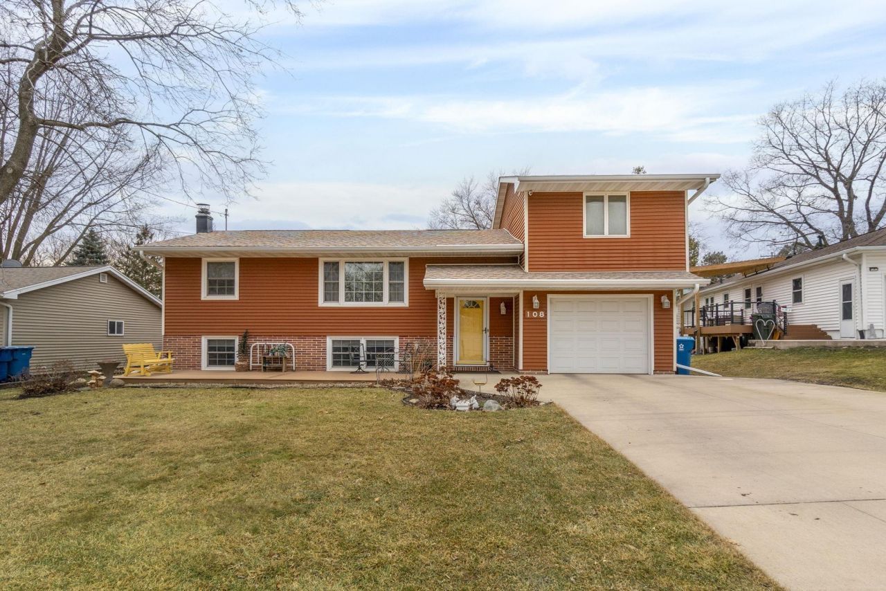 108 Helen Road, Waterloo, IA 50701 Main Photo