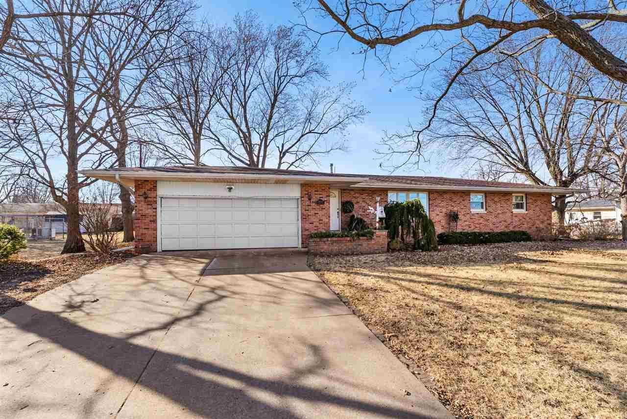 109 N Jefferson St, Grandview, IA 52752 Main Photo