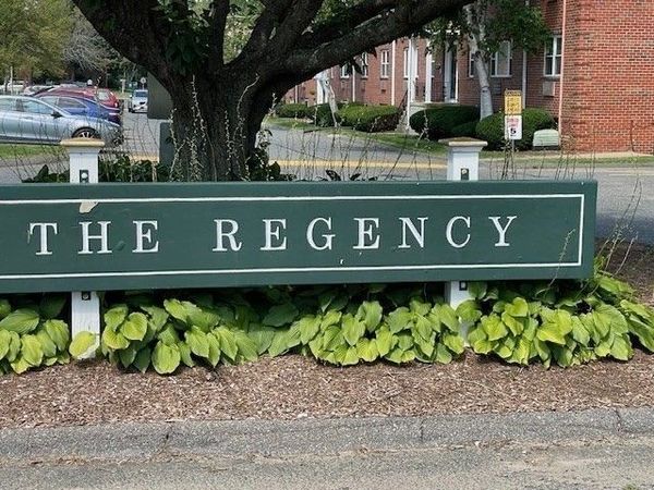 271 Regency Park Dr, Unit 271, Agawam, MA 01001