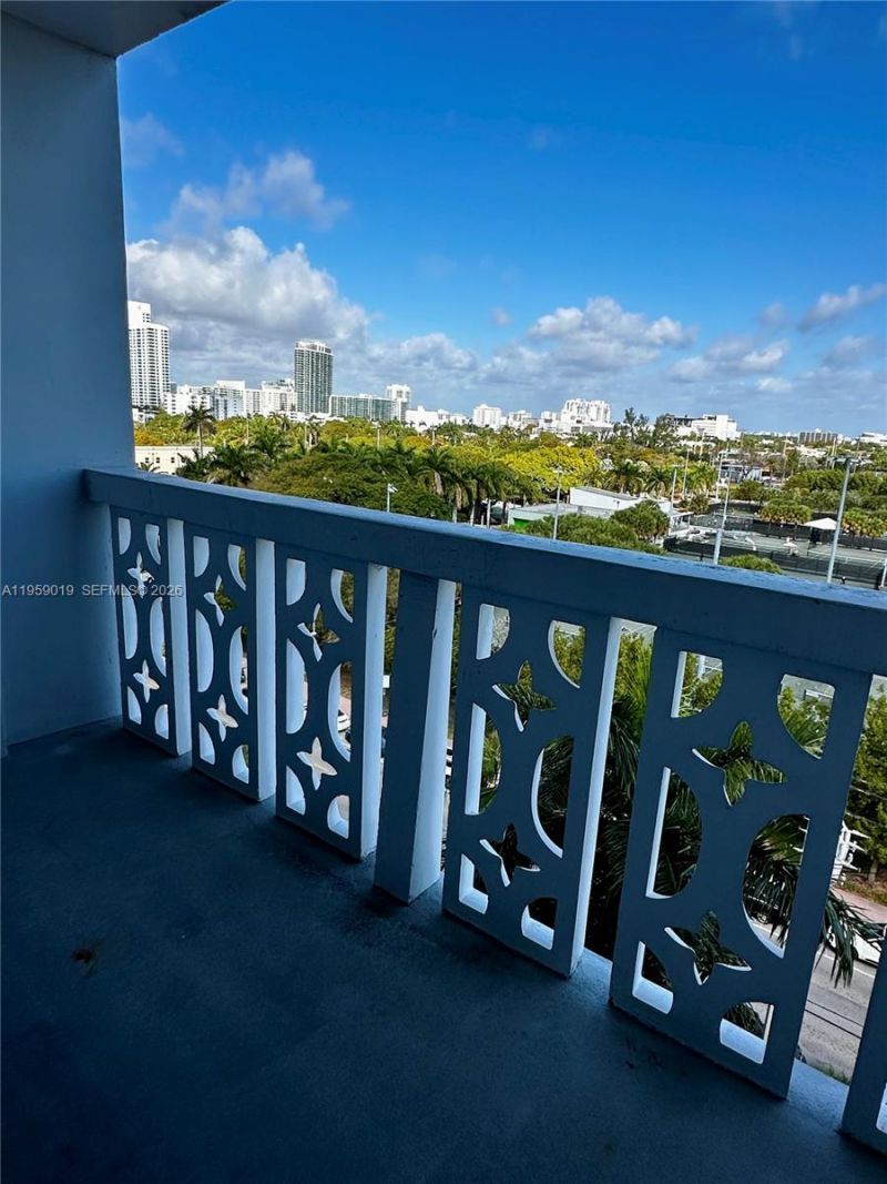 1020 Meridian Ave, Unit 811, Miami Beach, FL 33139 Photo