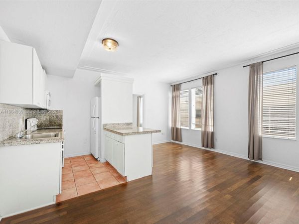 1027 Pennsylvania Ave, Unit 206, Miami Beach, FL 33139