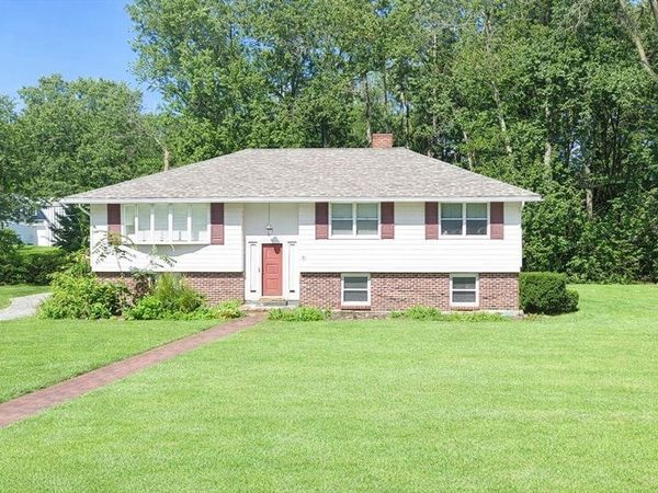 11 Rennie Dr, Andover, MA 01810