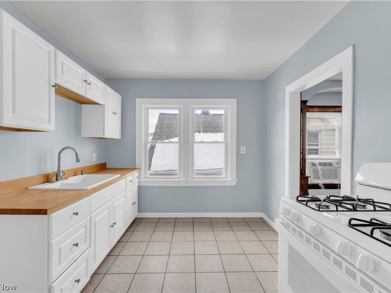 10302 Parkview Avenue, Unit 2/UP, Garfield Heights, OH 44125 Photo 11