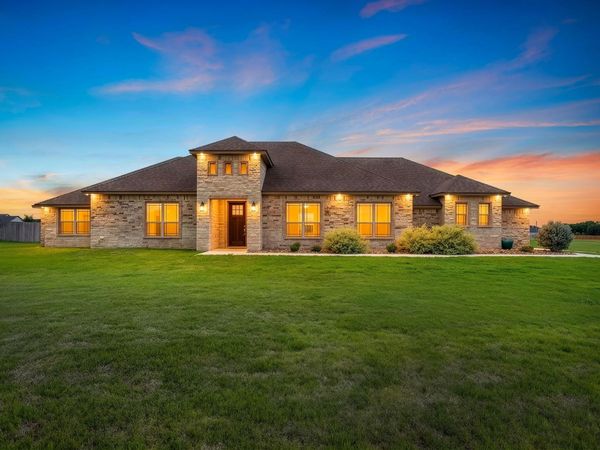 930 Inka RD, Salado, TX 76571
