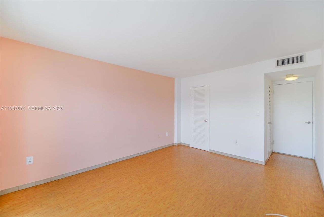 8000 Harding Ave , Unit 4B, Miami Beach, FL 33141 Photo