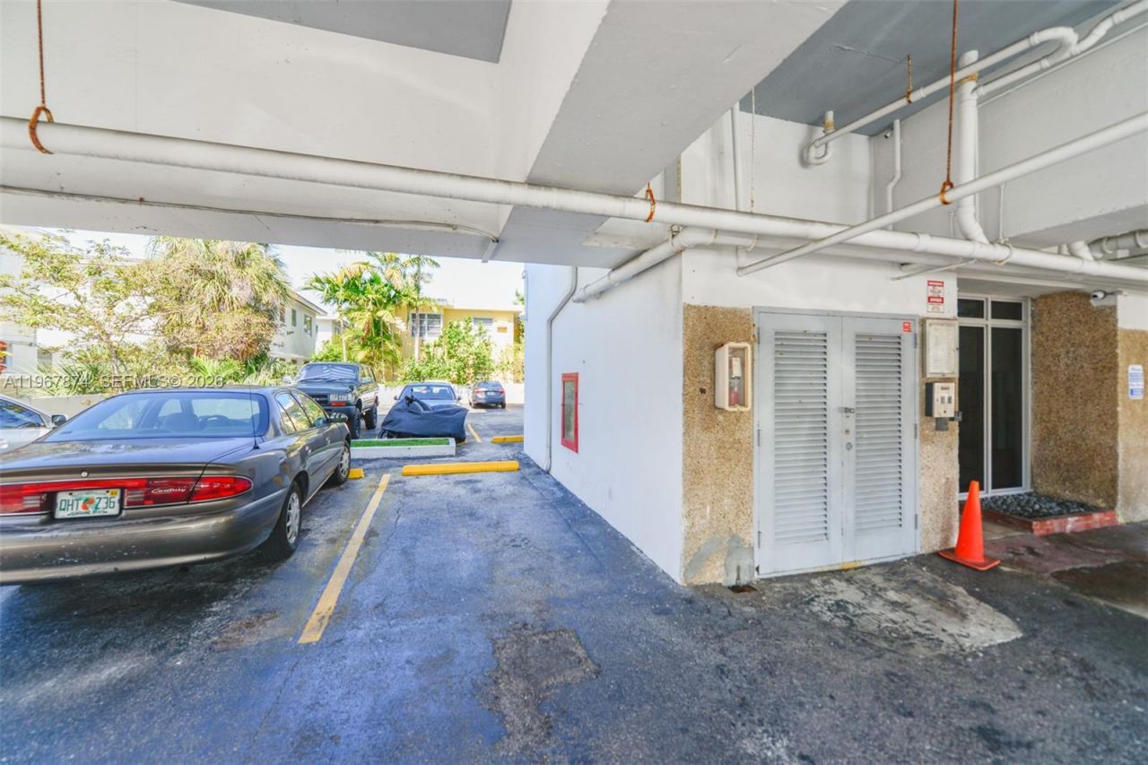 8000 Harding Ave , Unit 4B, Miami Beach, FL 33141 Photo