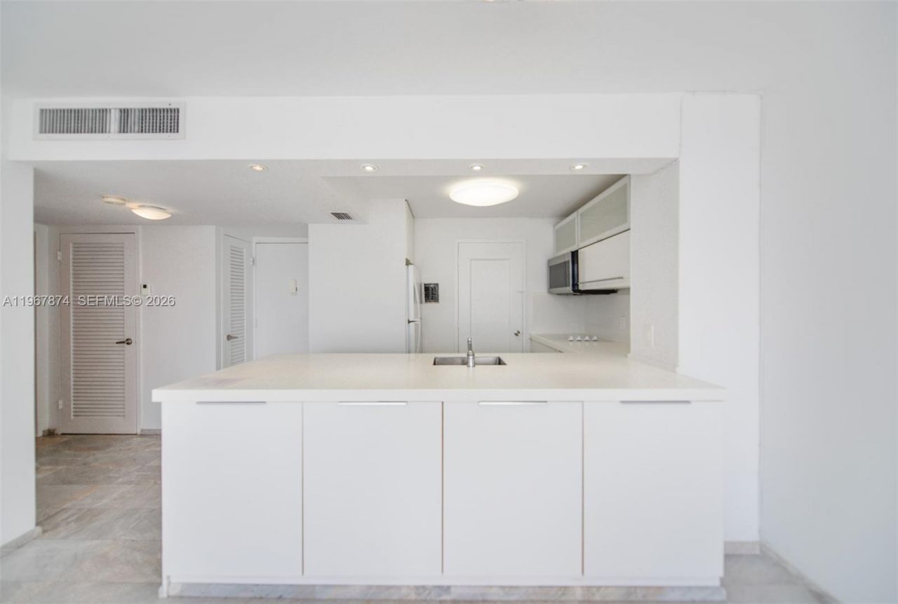8000 Harding Ave , Unit 4B, Miami Beach, FL 33141 Photo