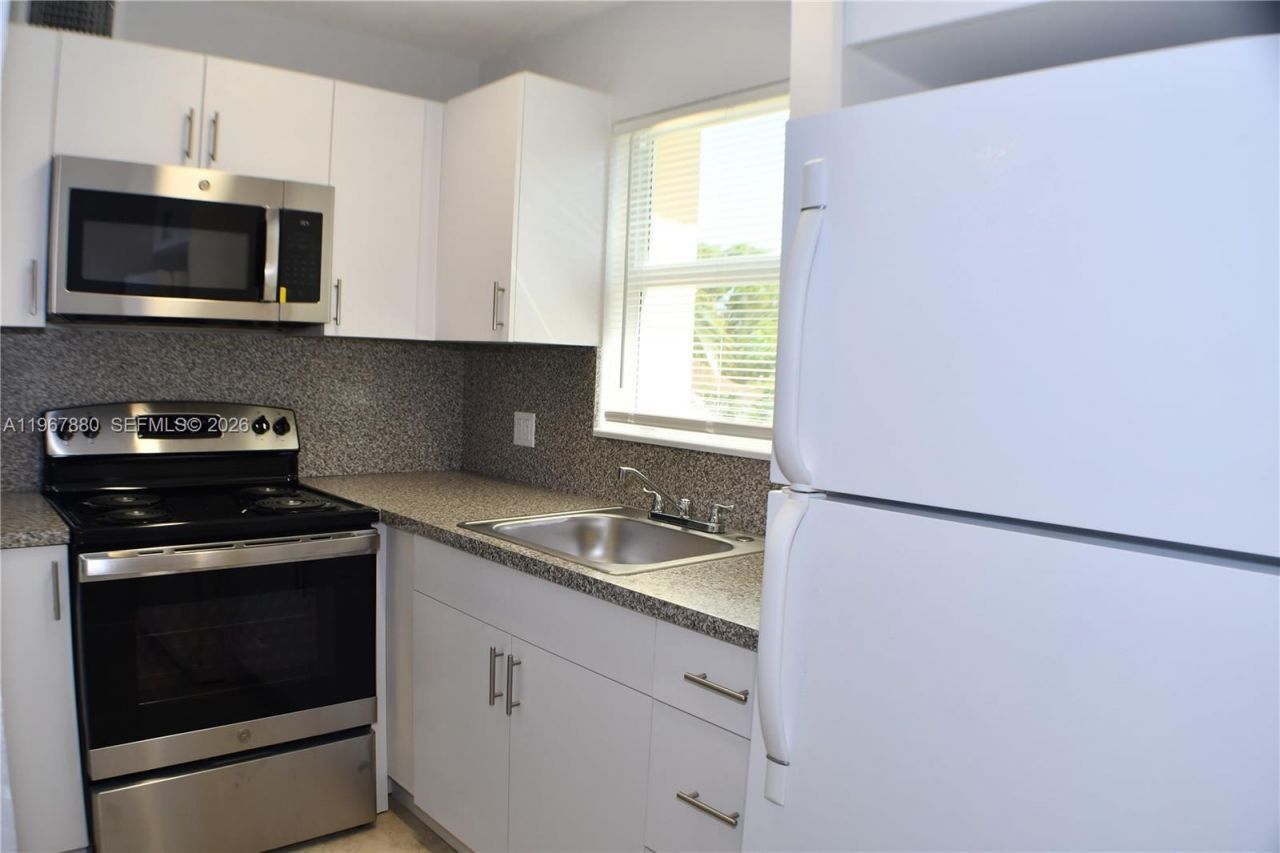 1398 NW 61st St, Unit 2, Miami, FL 33142 Photo