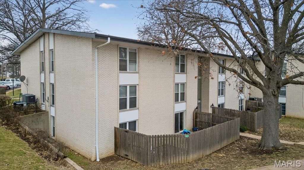 10445 Briarbend Drive, Unit 5, Saint Louis, MO 63146 Main Photo